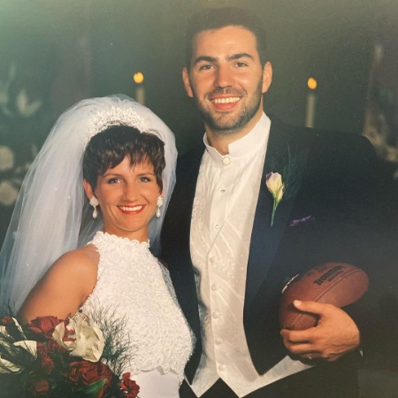 The wedding picture of Brenda Warner and Kurt Warner. 